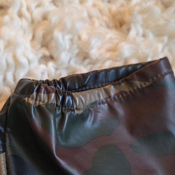 Hershel Camouflage Hooded Raincoat - Picture 5 of 16